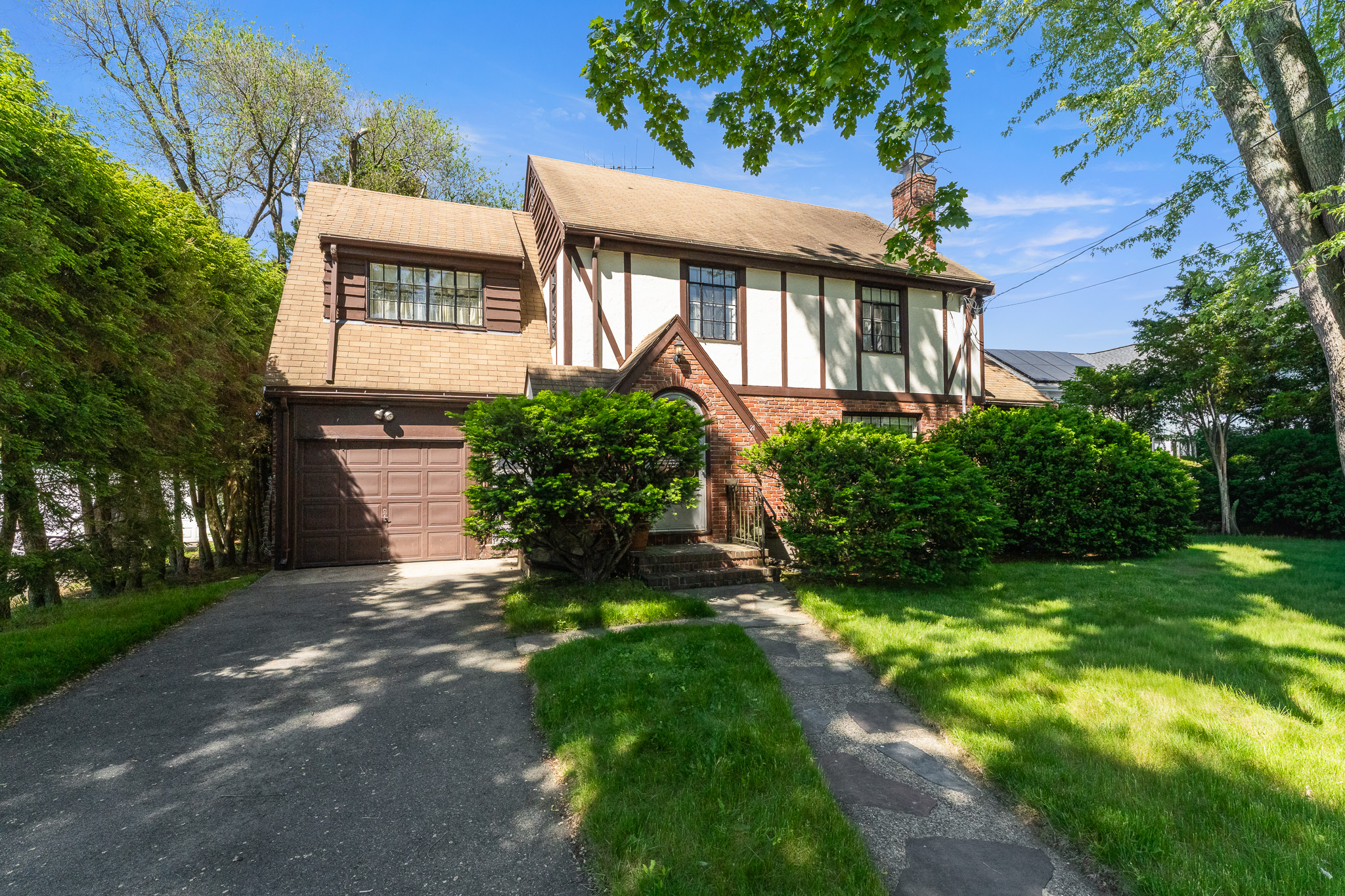 21 Whittlesey Road Newton, MA 02459 - Photo 2 of 8
