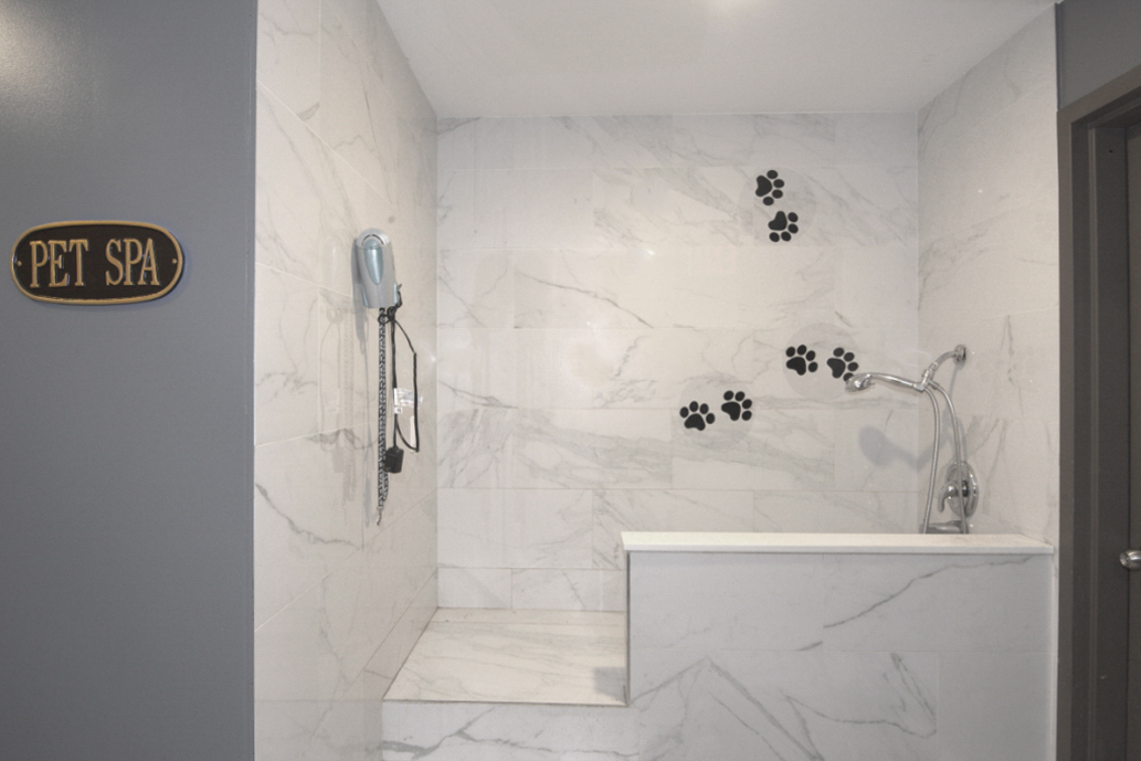 179 Woodpoint Road, Unit 4A Brooklyn, NY 11211 - Photo 13 of 16 a bathroom with a bathtub