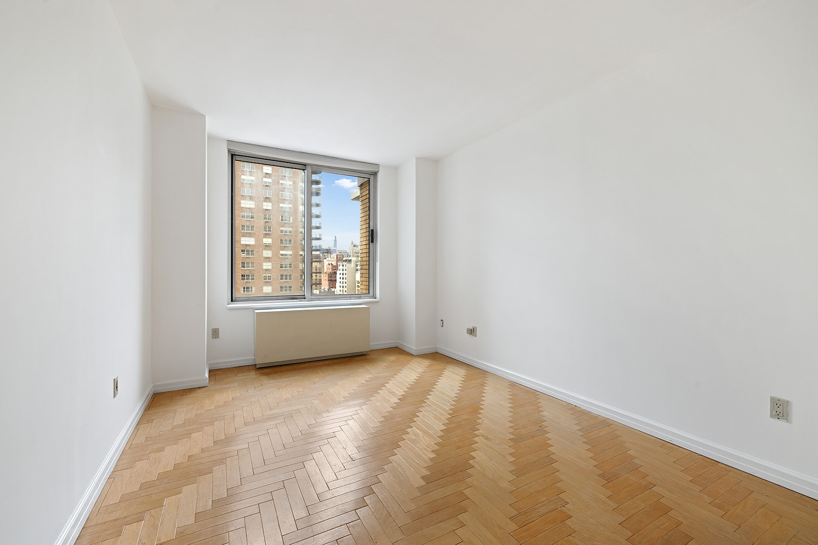 170 East 87th Street, Unit W15H Manhattan, NY 10128 - Photo 12 of 13 an empty room with windows