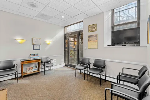 $950,000 | 450 Clinton Street, Unit 1P | Carroll Gardens