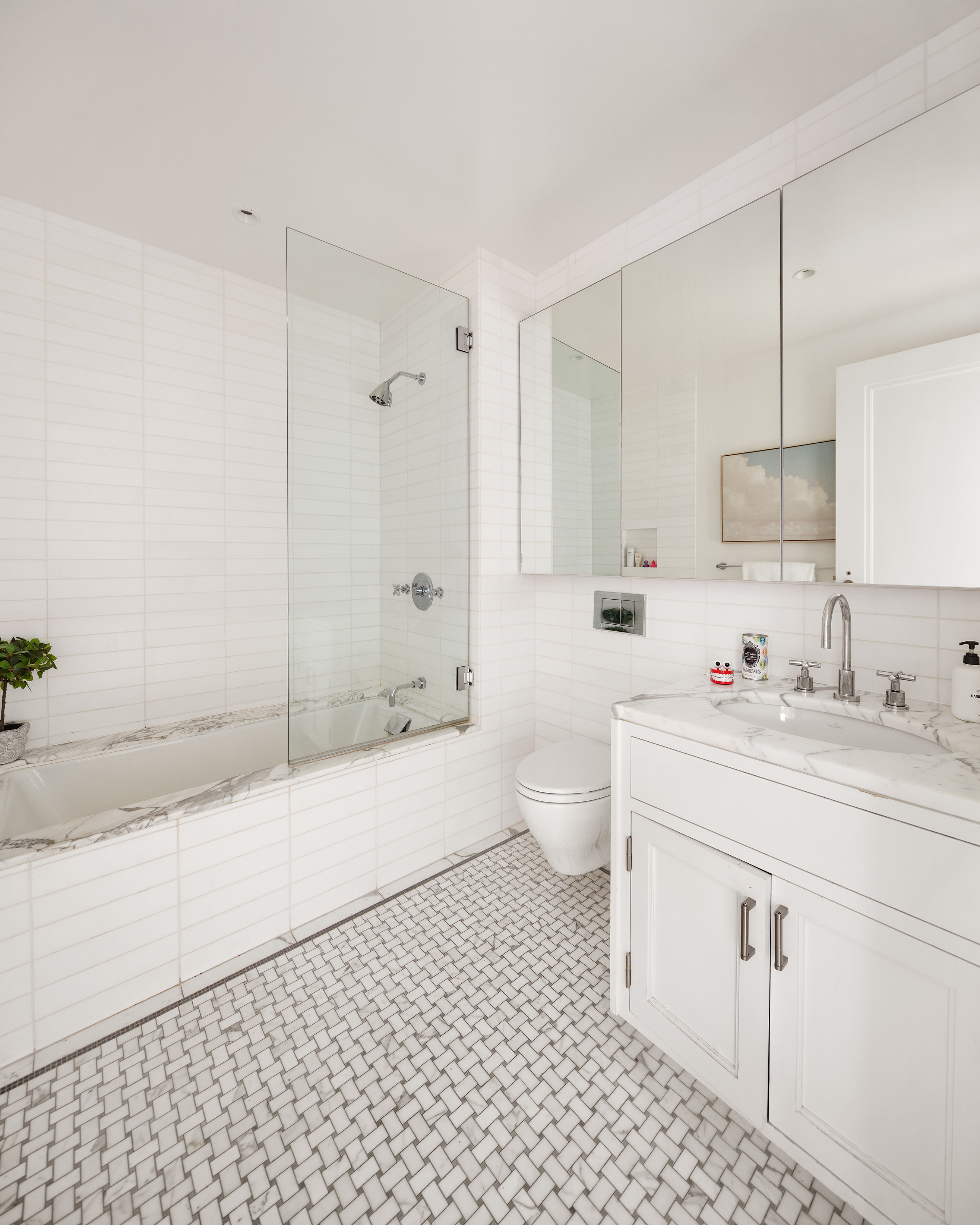 150 East 72nd Street, Unit 2N Manhattan, NY 10021 - Photo 13 of 20 Gallery Image 13