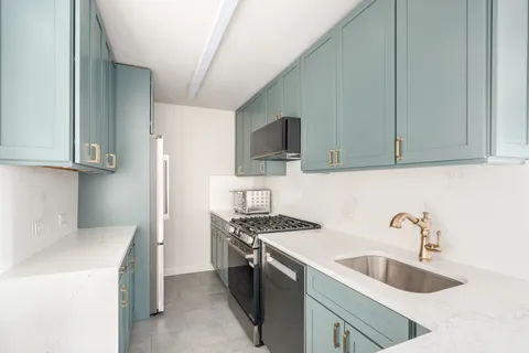 $1,175,000 | 142 East 16th Street, Unit 17E | Gramercy