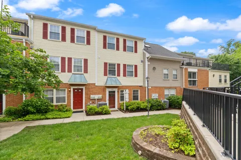 $325,000 | 122 North Bedford Street, Unit A, Arlington, VA 22201