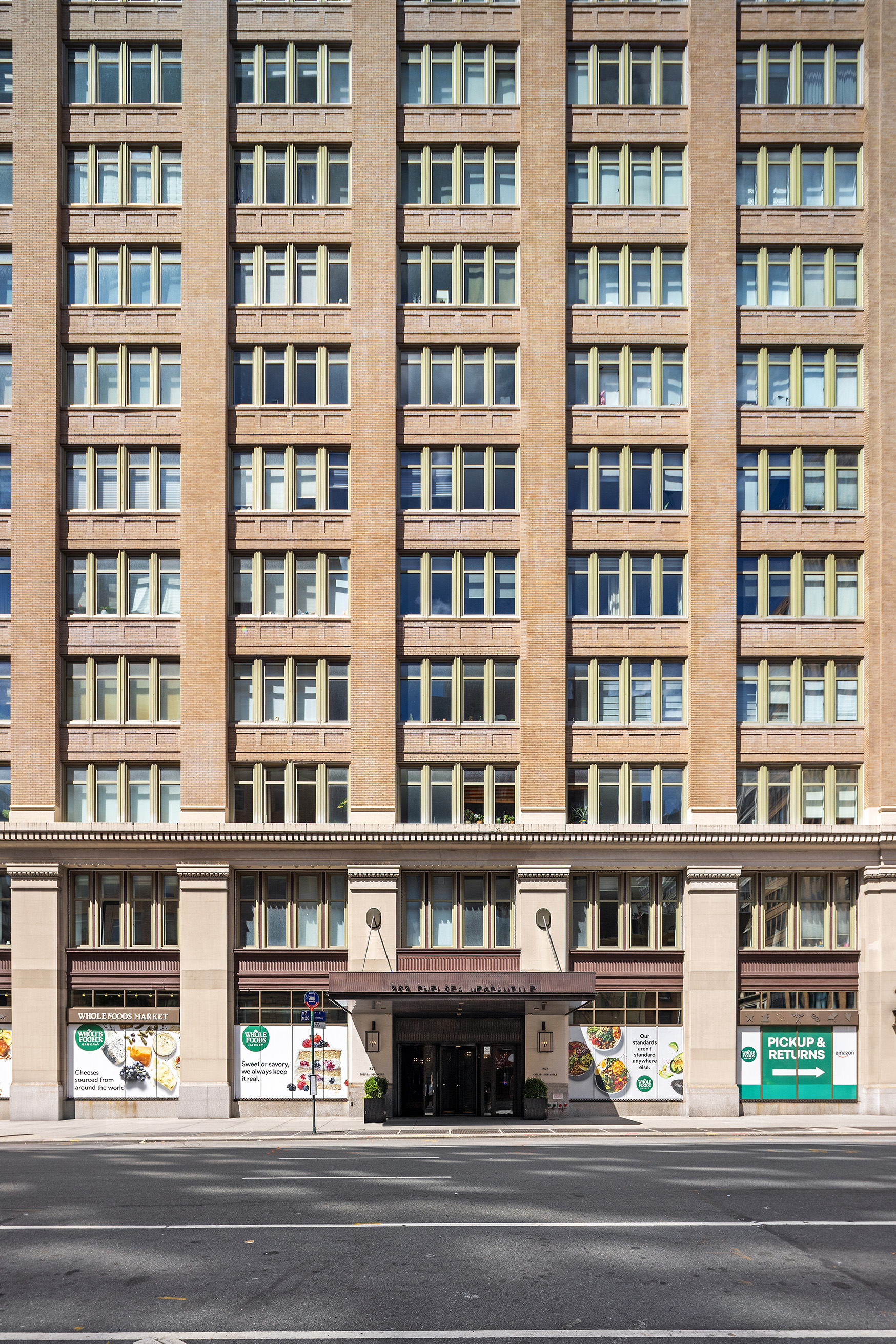 252 7th Avenue, Unit 9R Manhattan, NY 10001 - Photo 22 of 23 a view of a large building and a street