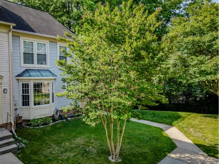 a view of a house with backyard