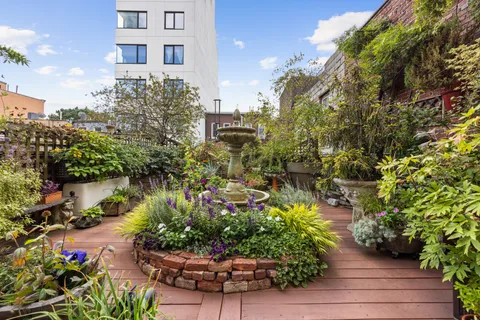 $899,000 | 607 Manhattan Avenue, Unit 2 | Greenpoint