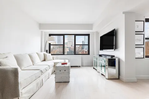 $685,000 | 200 East 27th Street, Unit 19C | Kips Bay