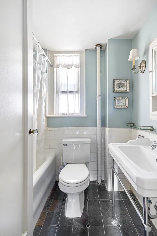 $725,000 | 333 East 43rd Street | Midtown East