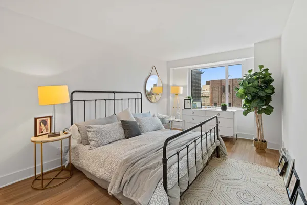 $825,000 | 400 East 54th Street, Unit 22D | Sutton Place