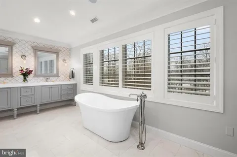 $2,375,000 | 10 Eastburn Drive, New Hope, PA 18938