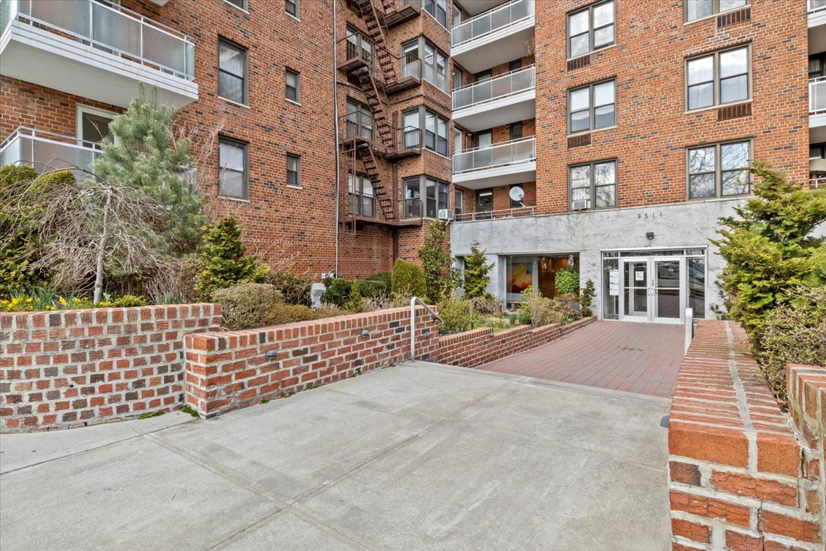 9511 Shore Road, Unit 604 Brooklyn, NY 11209 - Photo 4 of 29 Gallery Image 4
