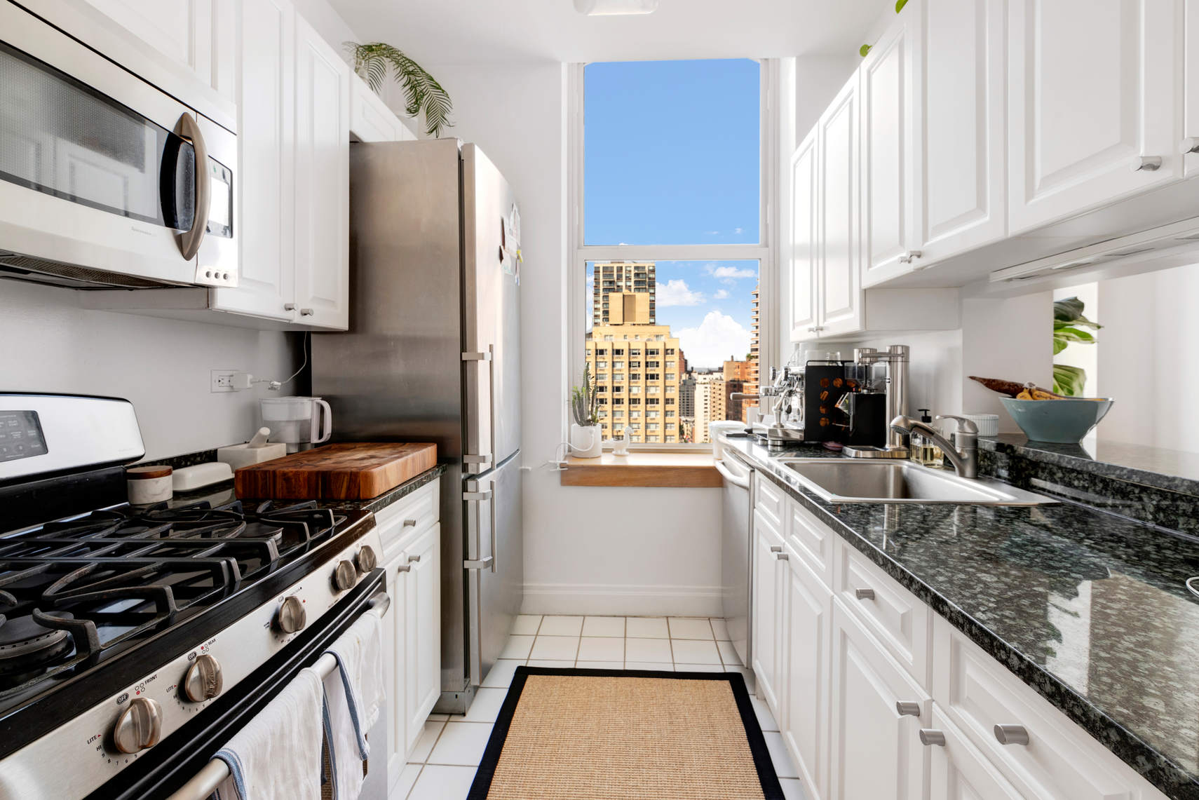 350 East 82nd Street, Unit PHB Manhattan, NY 10028 - Photo 3 of 9