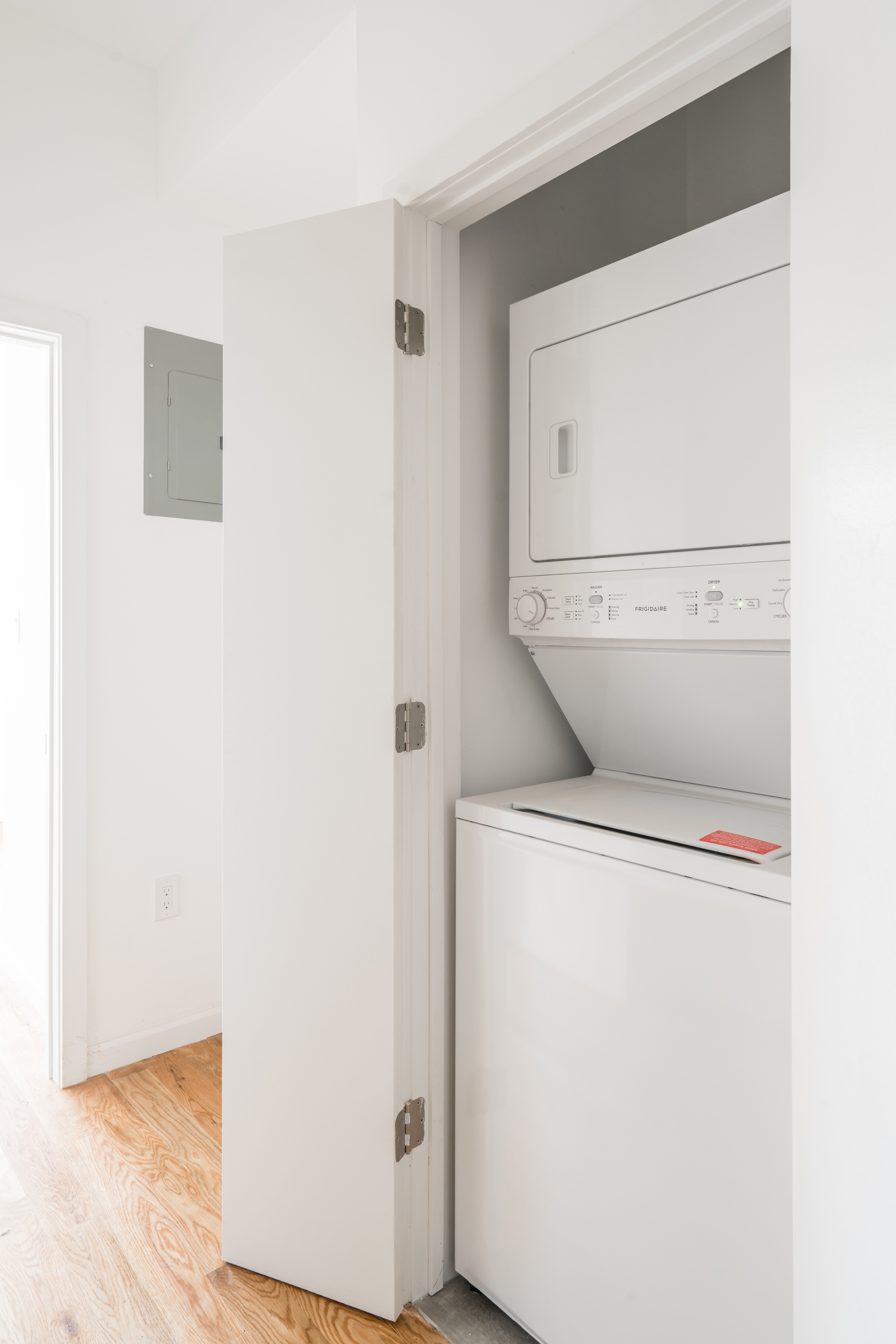 885 Lafayette Avenue, Unit 3 Brooklyn, NY 11221 - Photo 4 of 8 a utility room with dryer and washer