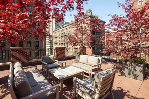 $895,000 | 23 East 10th Street, Unit 4G | Greenwich Village