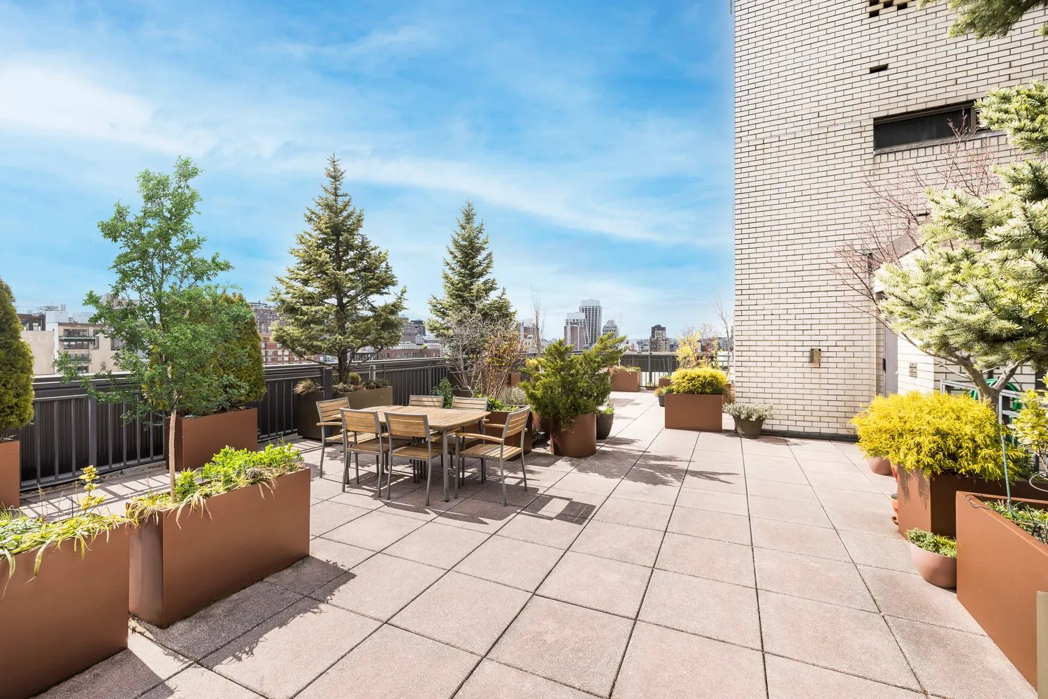 $435,000 | 201 West 21st Street, Unit 7D | Chelsea