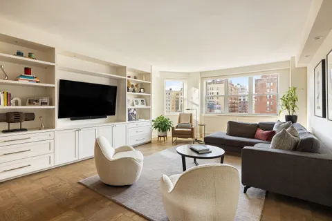 $2,295,000 | 135 East 83rd Street, Unit 14B | Upper East Side