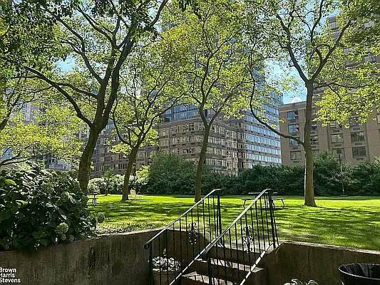 170 West End Avenue, Unit 27R Manhattan, NY 10023 - Photo 8 of 9