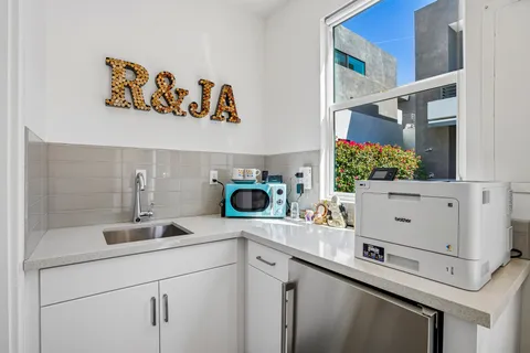 $949,000 | 2699 Majestic Way, Palm Springs, CA 92262