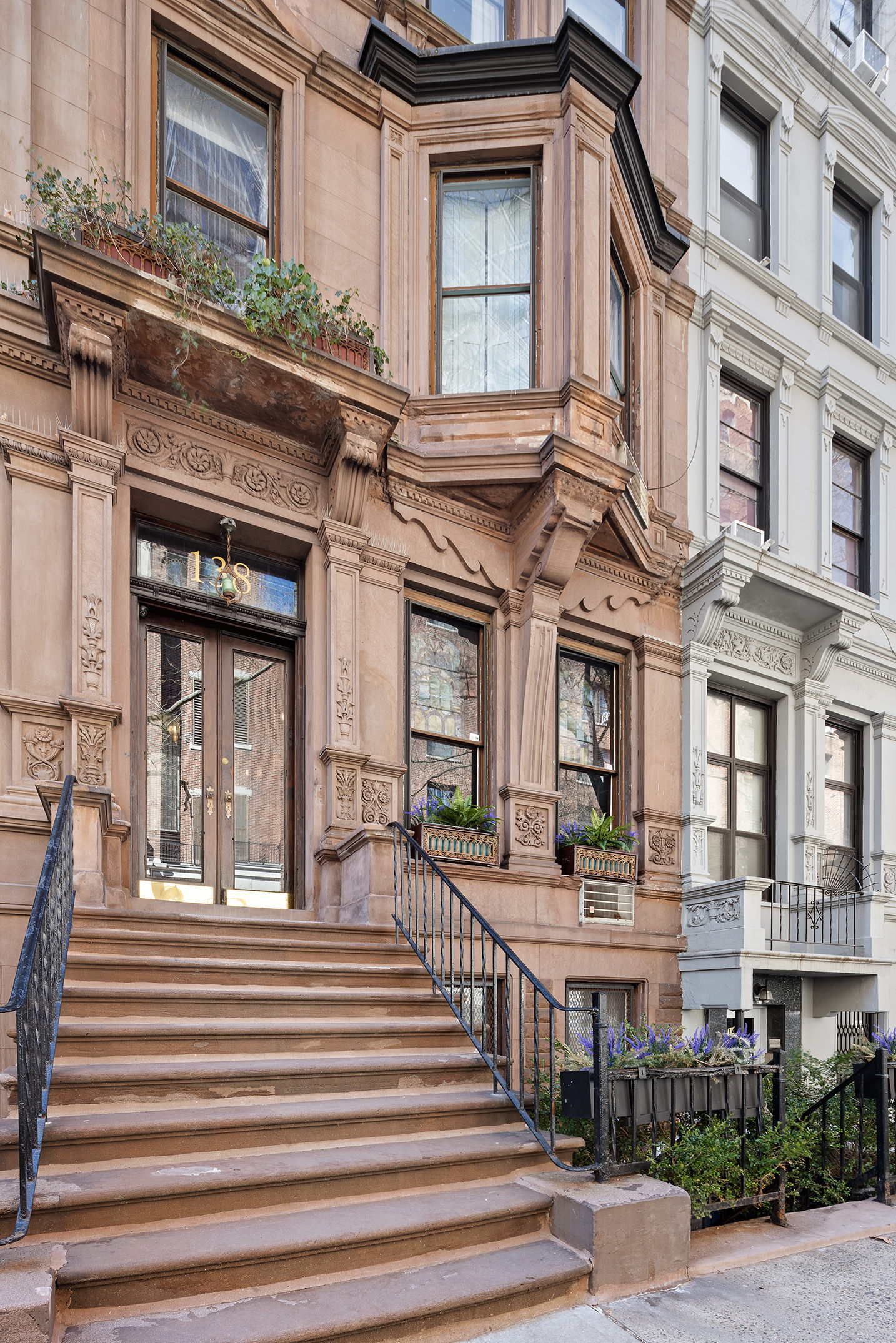 138 West 73rd Street Manhattan, NY 10023 - Photo 2 of 35 a front view of a brick building