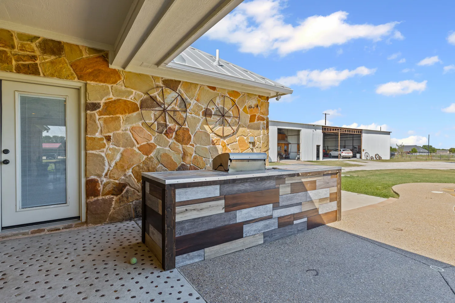 $1,049,000 | 216 Megan Court, Hudson Oaks, TX 76087