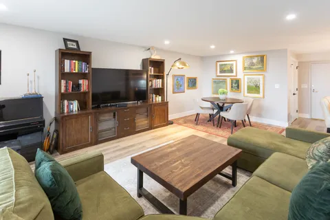 $310,000 | West Valley Forge Circle, King of Prussia, PA 19406