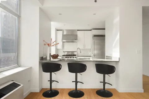 $3,700,000 | 201 West 17th Street, Unit 7A | Chelsea