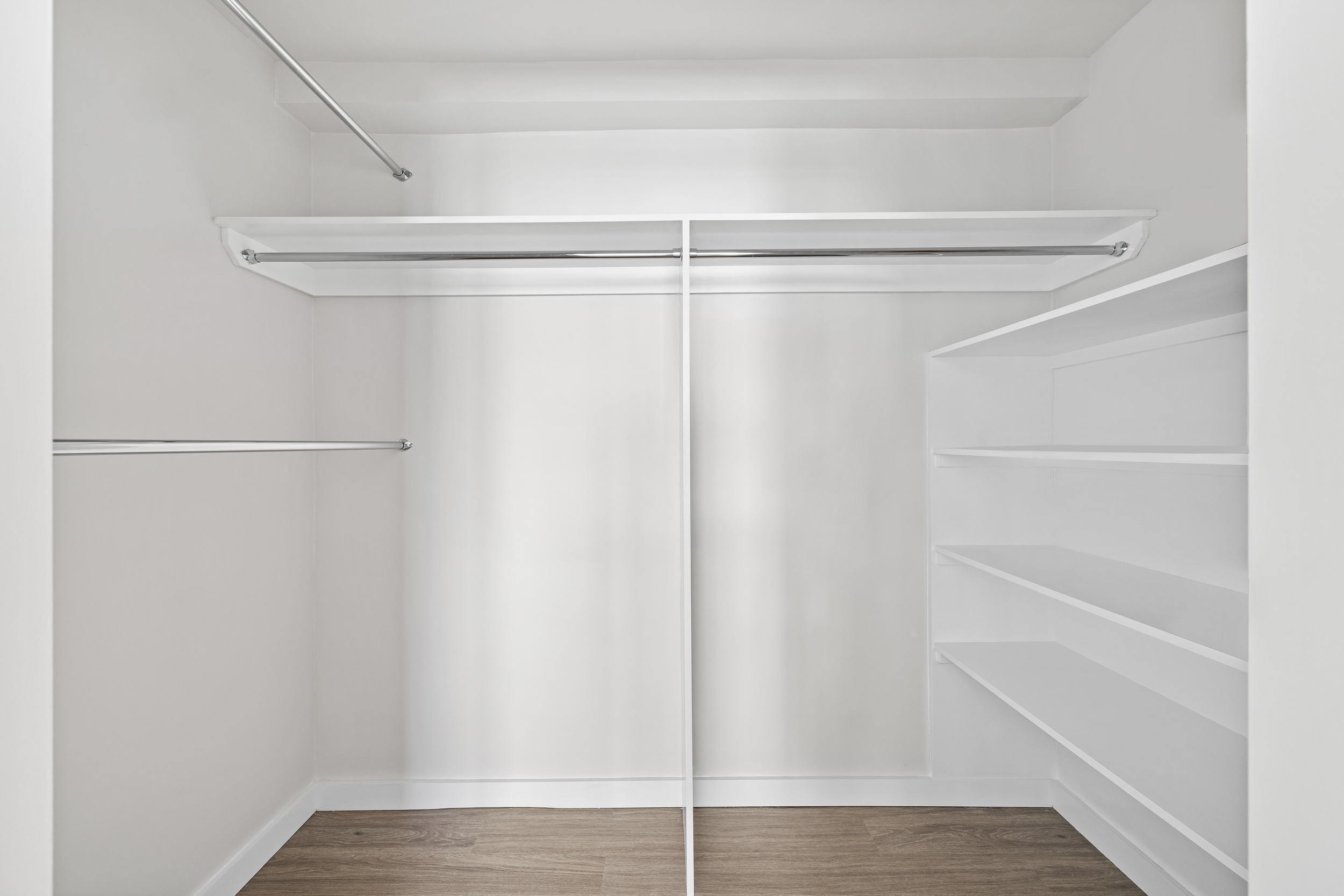 166 East 61st Street, Unit 18E Manhattan, NY 10065 - Photo 6 of 11 Gallery Image 6