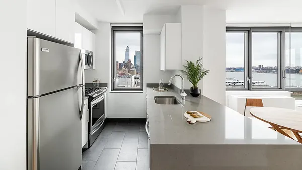 $7,760 | 606 West 57th Street, Unit 1625 | Hell's Kitchen