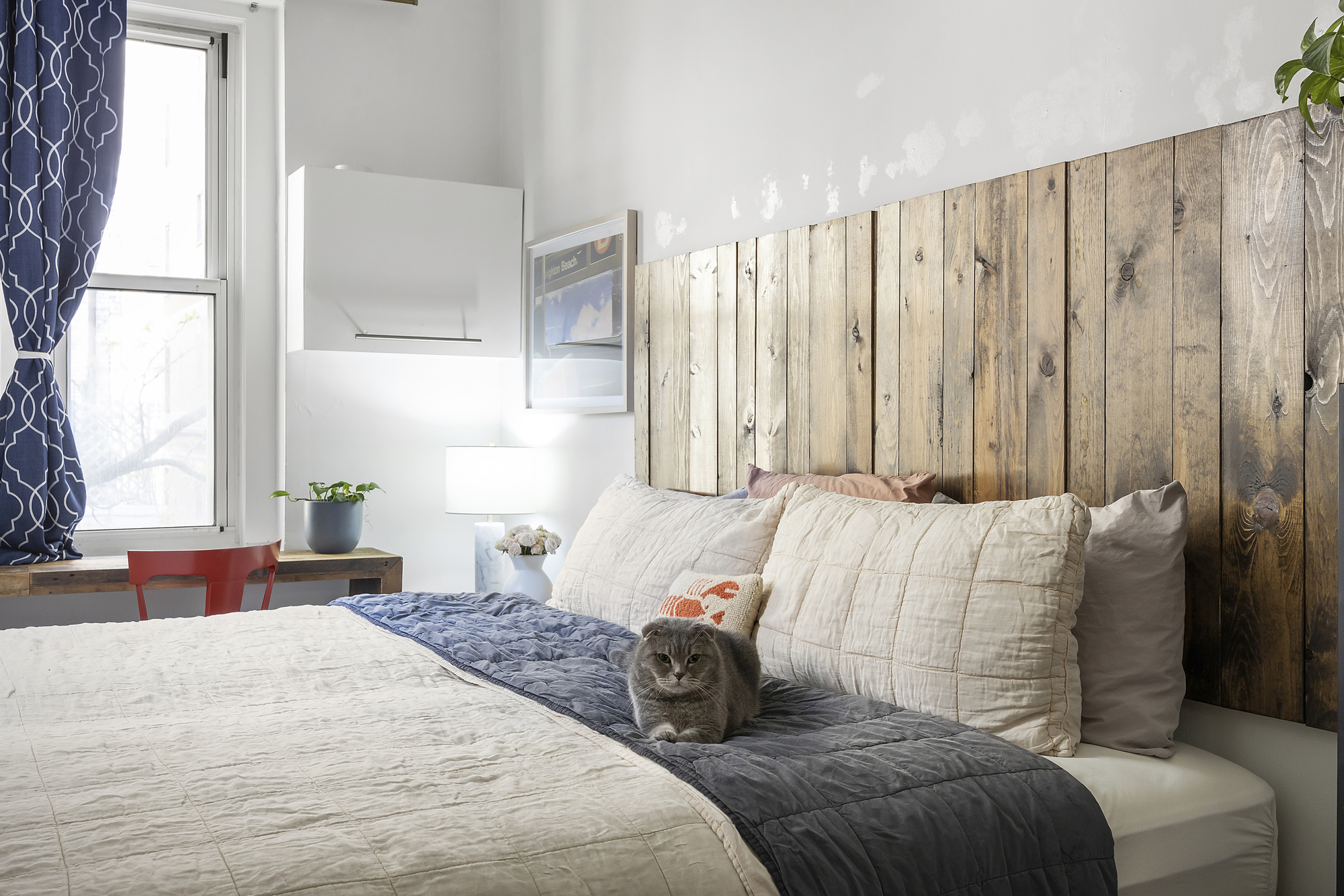 19 West 85th Street, Unit 3B Manhattan, NY 10024 - Photo 10 of 12 a bedroom with a bed and a large window