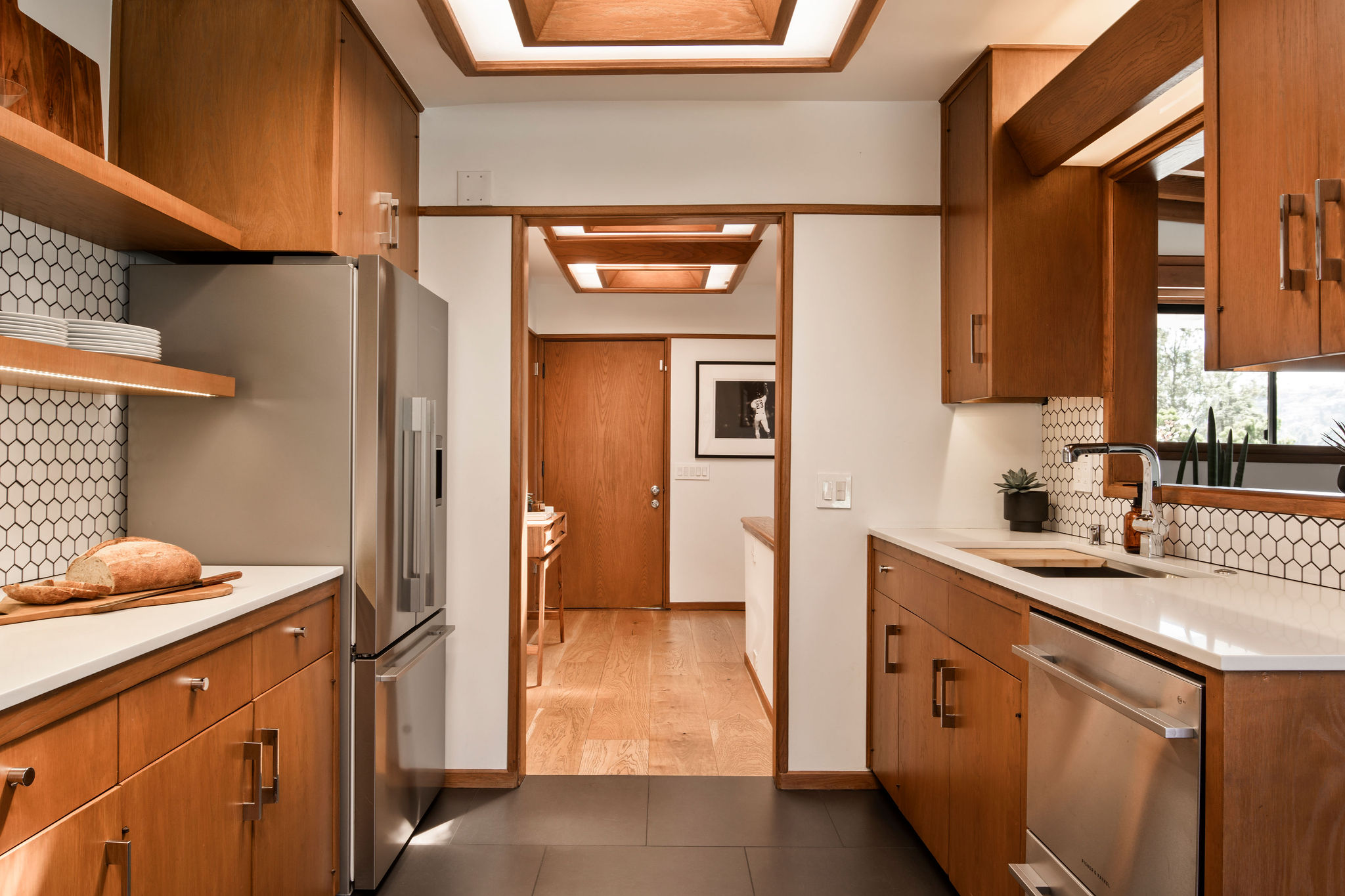 2371 Cove Ave Los Angeles, CA 90039 - Photo 16 of 43