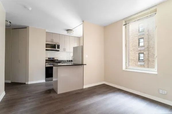 $4,950 | 145 East 48th Street, Unit 12B | Midtown East