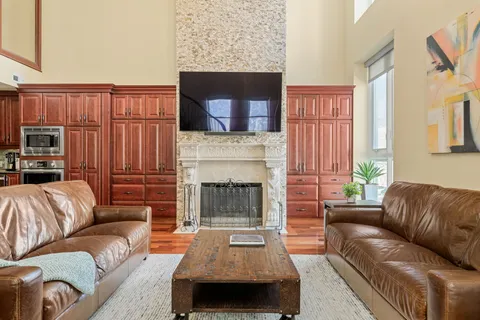 $1,400,000 | 802-10 Locust Street, Unit 201, Philadelphia, PA 19107