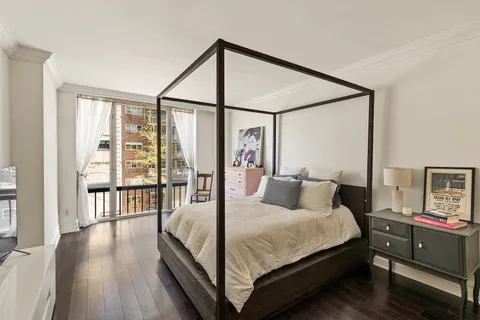 $2,295,000 | 90 East End Avenue, Unit 4B | Upper East Side