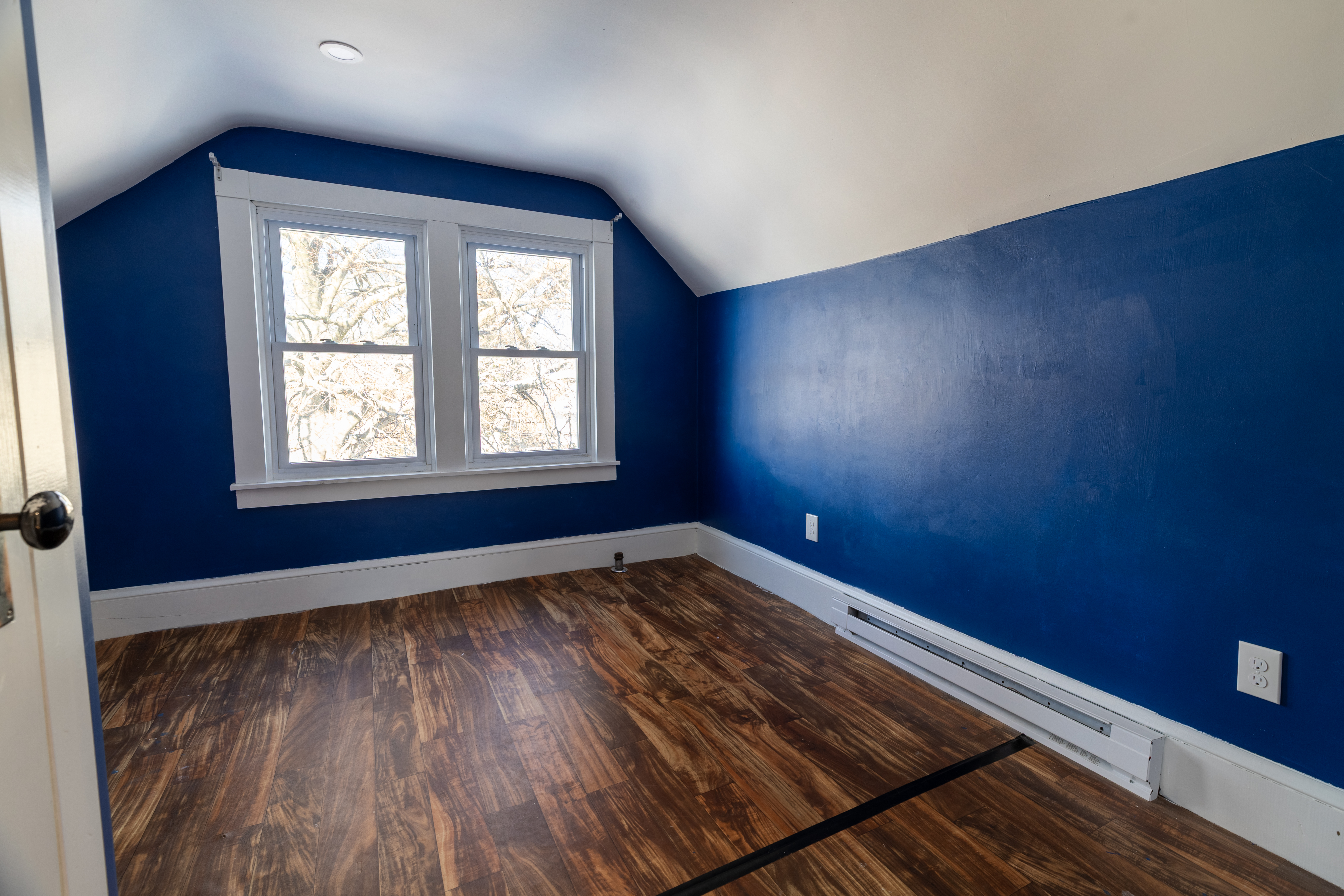 90 School Street New London, CT 06320 - Photo 23 of 34 a view of an empty room with wooden floor and a window
