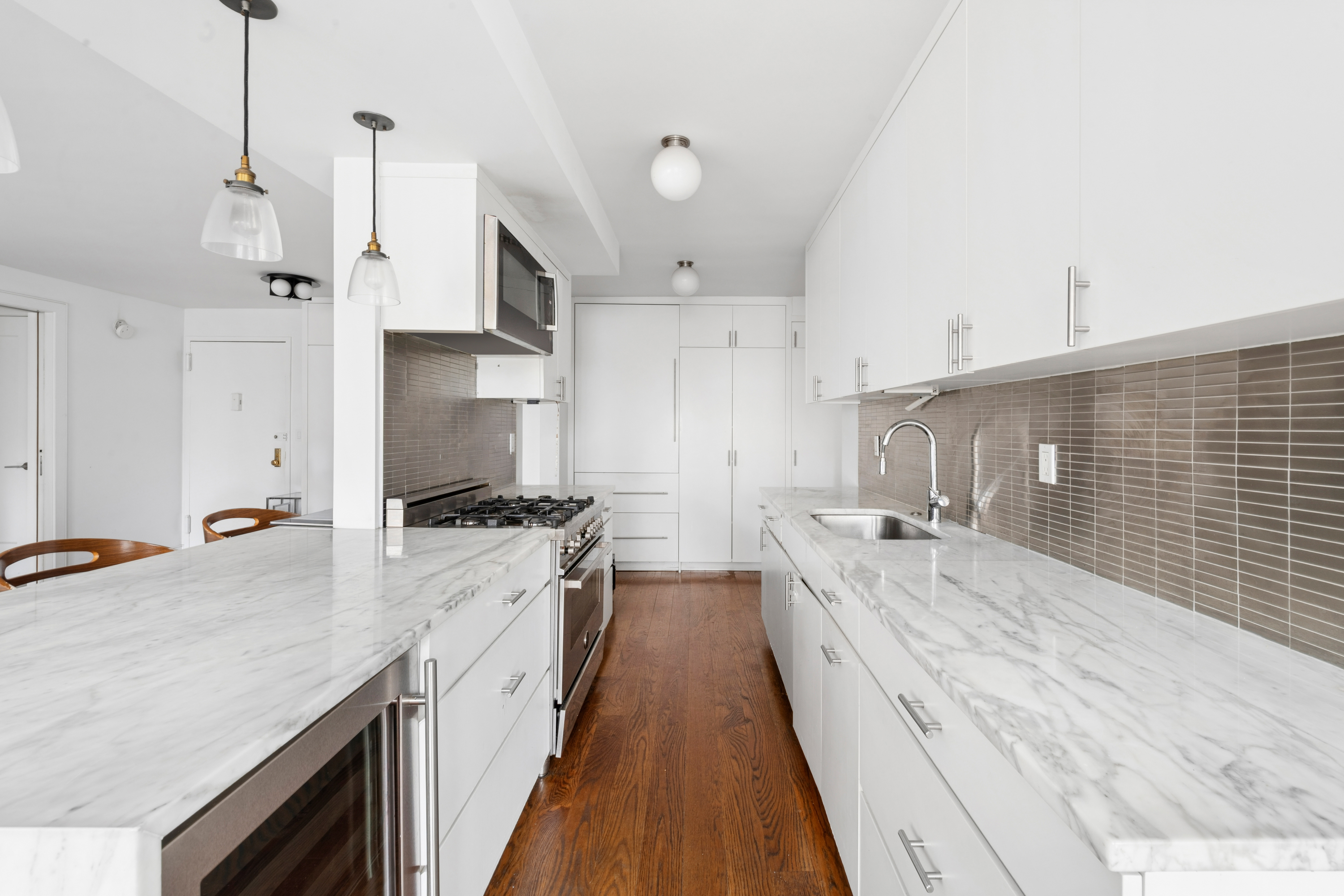 201 East 36th Street, Unit 17C Manhattan, NY 10016 - Photo 6 of 13 a large kitchen with a stove and cabinets