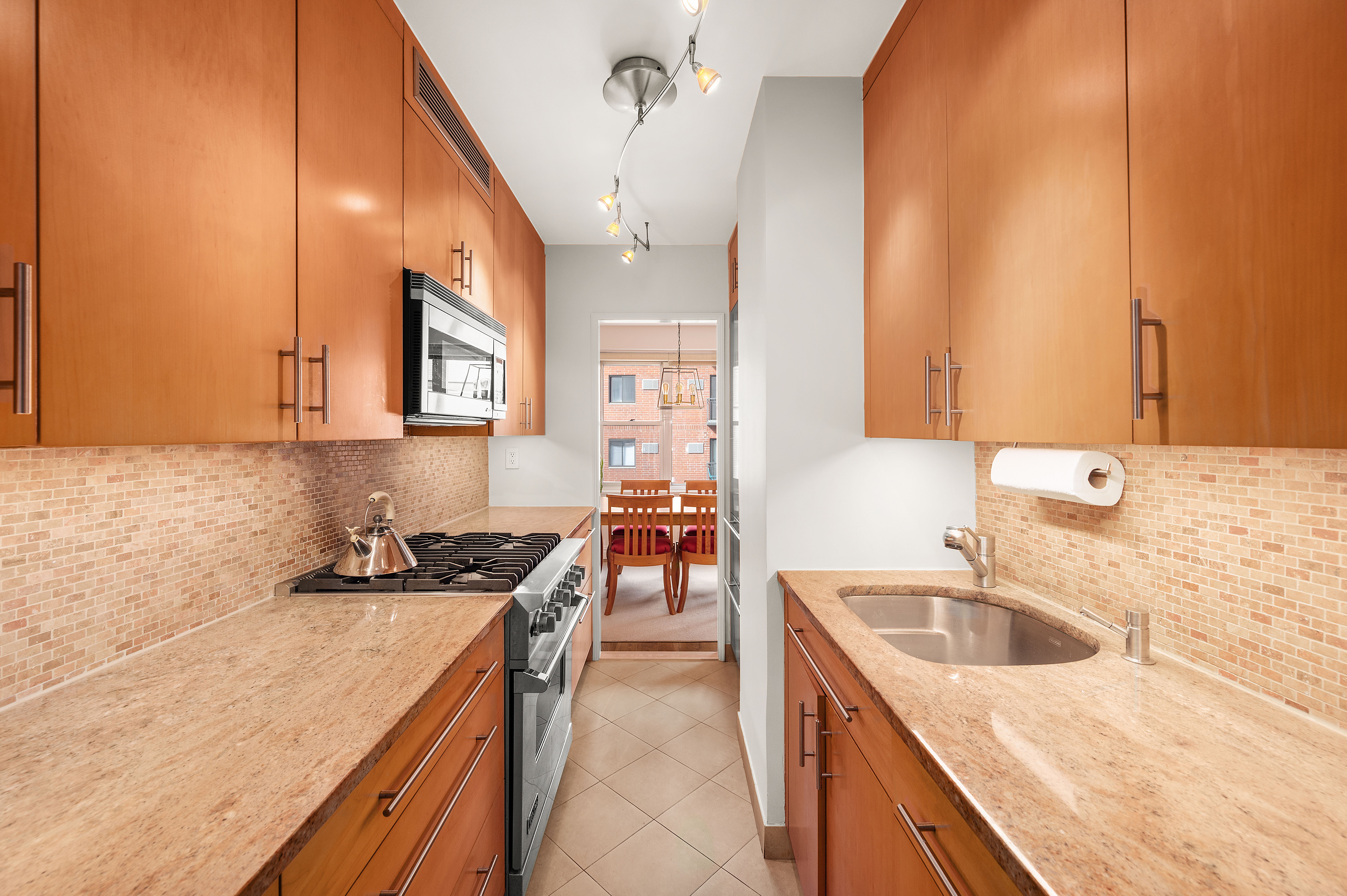 400 East 77th Street, Unit 8K Manhattan, NY 10075 - Photo 4 of 10