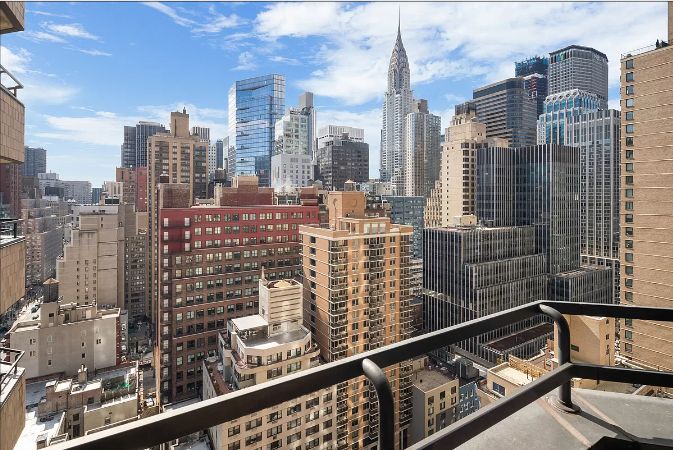 $930,000 | 240 East 47th Street, Unit 19A | Midtown East