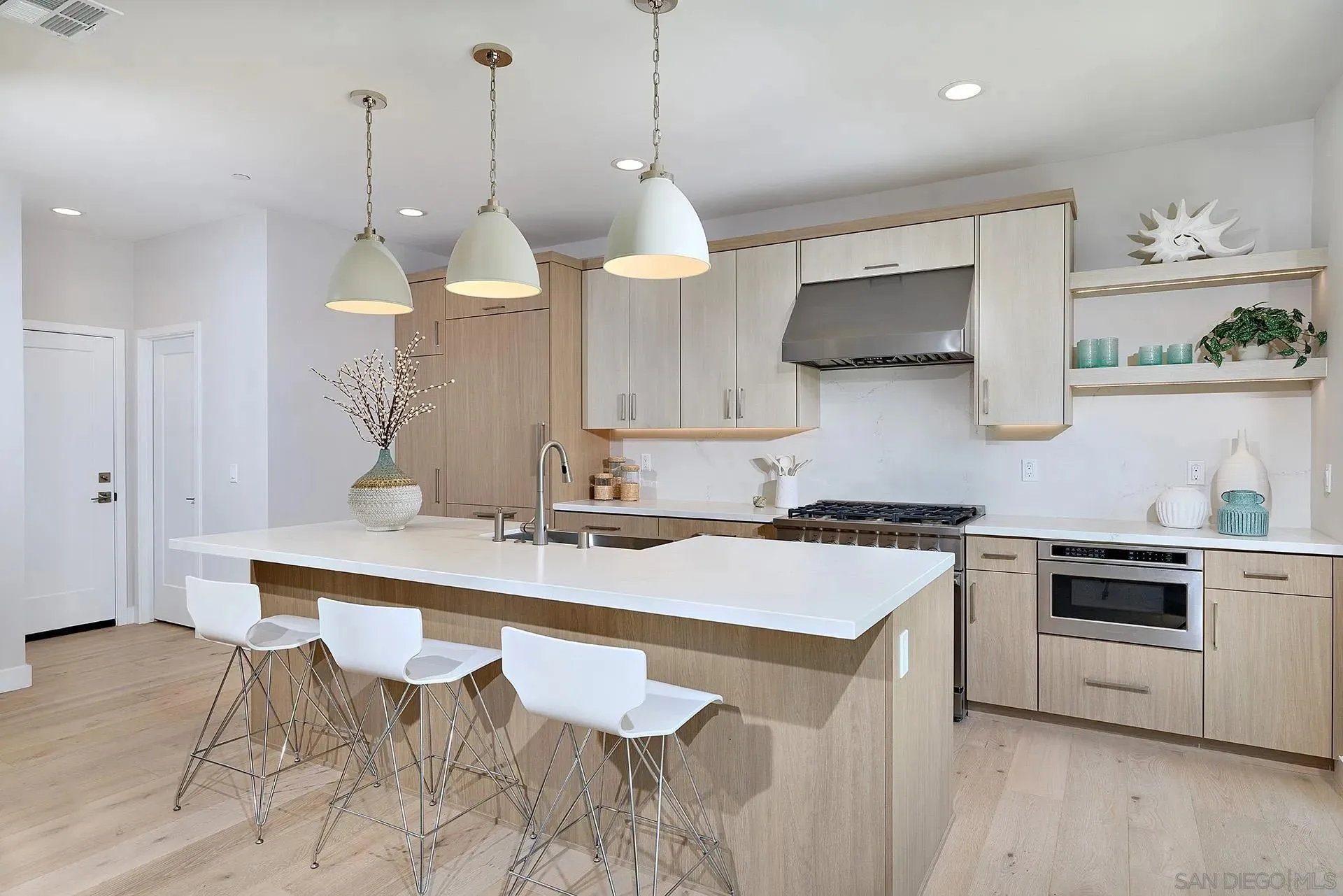 567 North Vulcan Avenue Encinitas, CA 92024 - Photo 11 of 49