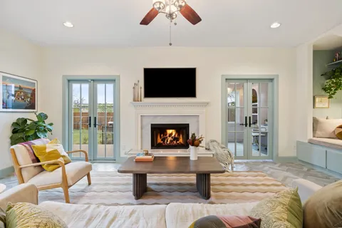 $1,100,000 | 909 East 50th Street, Austin, TX 78751