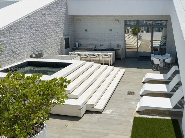 $5,799,900 | 88 Southwest 7th Street, Unit PH4303, Miami, FL 33130