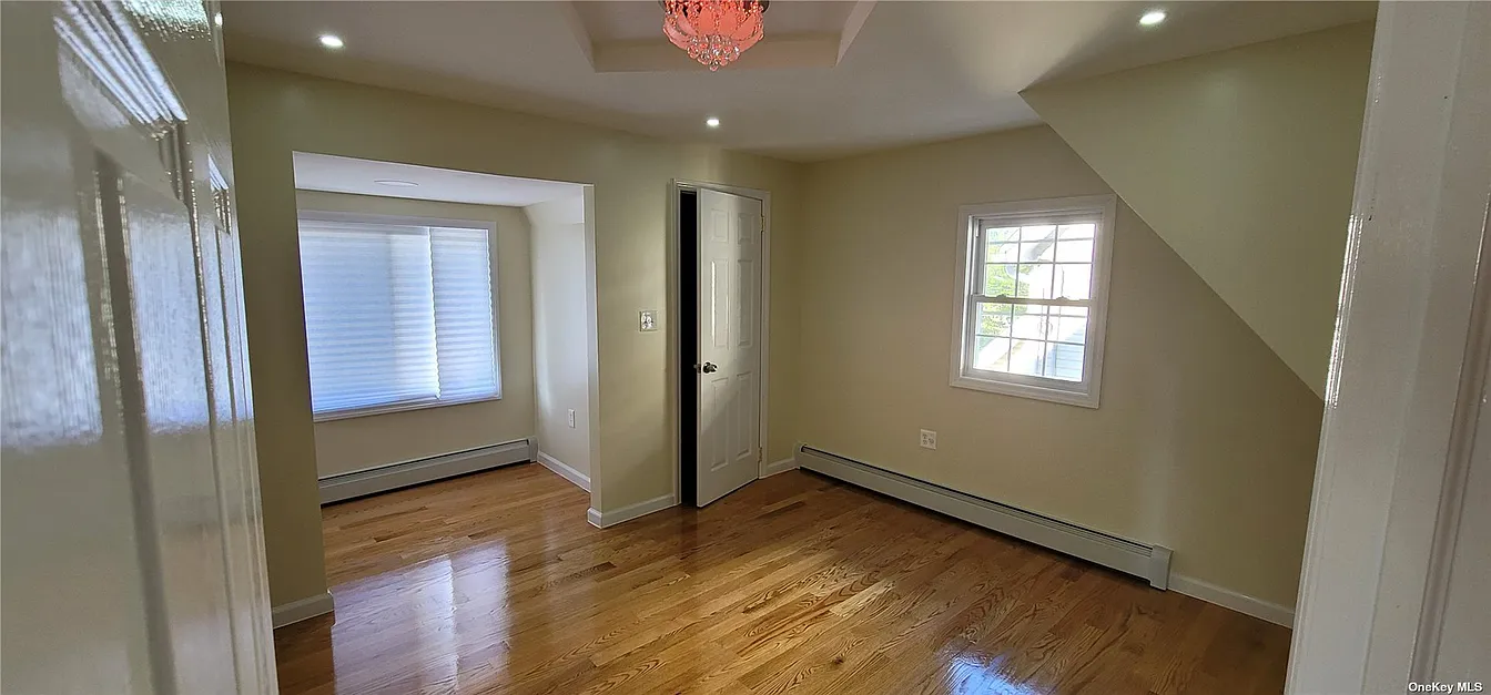 193-42 Williamson Avenue Queens, NY 11413 - Photo 12 of 28