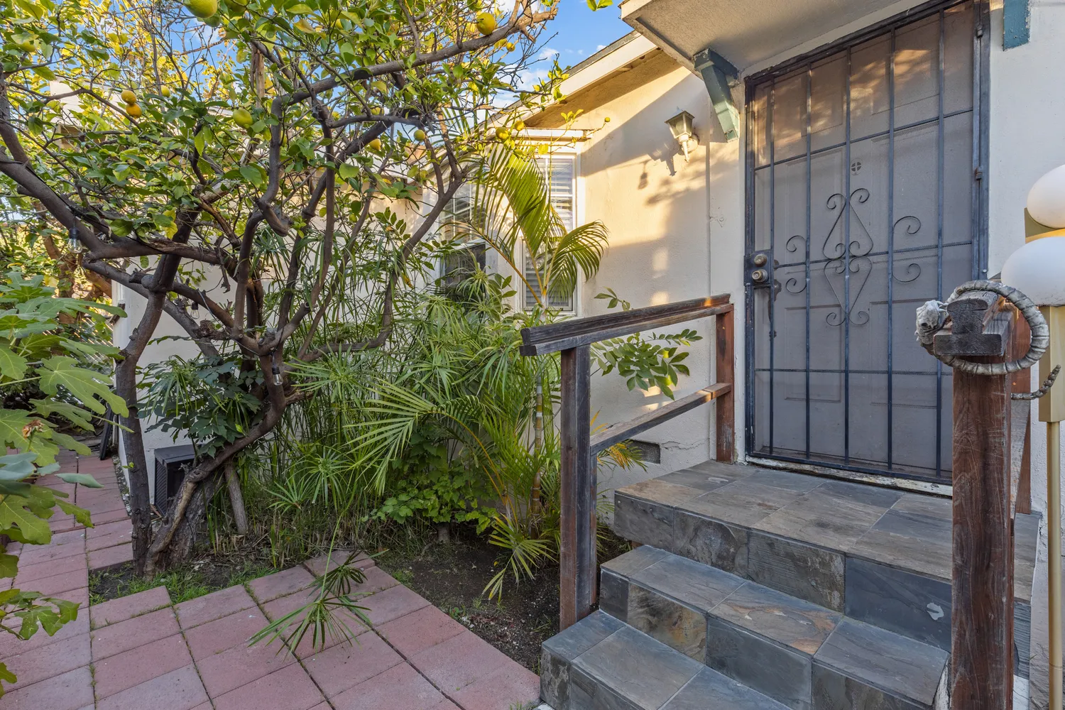 $1,230,000 | 836 North Benton Way, Los Angeles, CA 90026