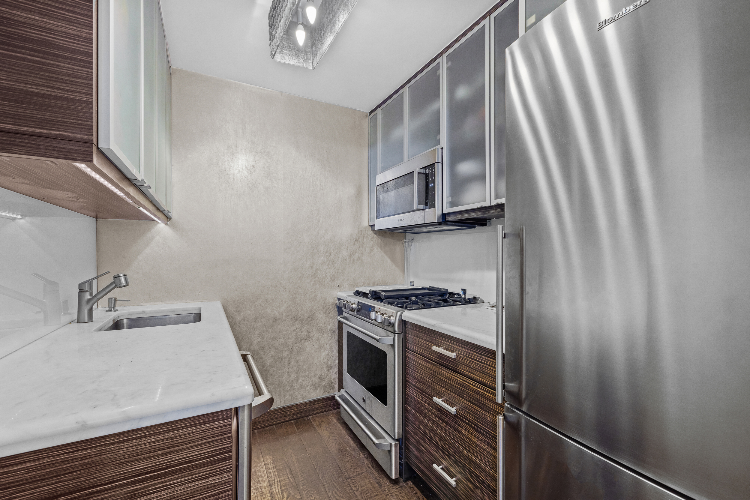 301 East 62nd Street, Unit 2B Manhattan, NY 10065 - Photo 7 of 10