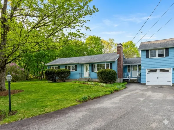 $699,900 | 22 Doral Drive, Chelmsford, MA 01863