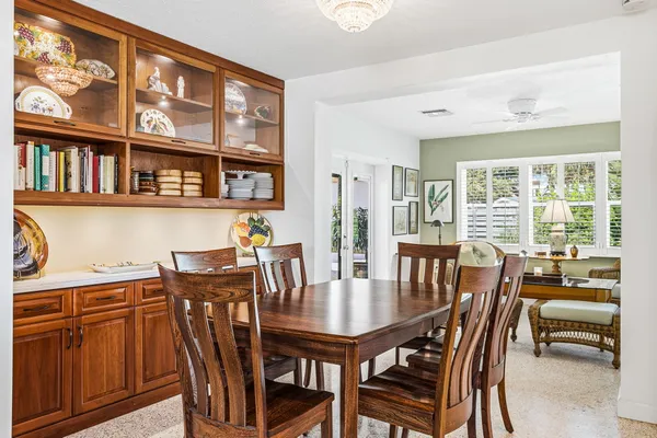 $850,000 | 2747 Jefferson Circle, Sarasota, FL 34239