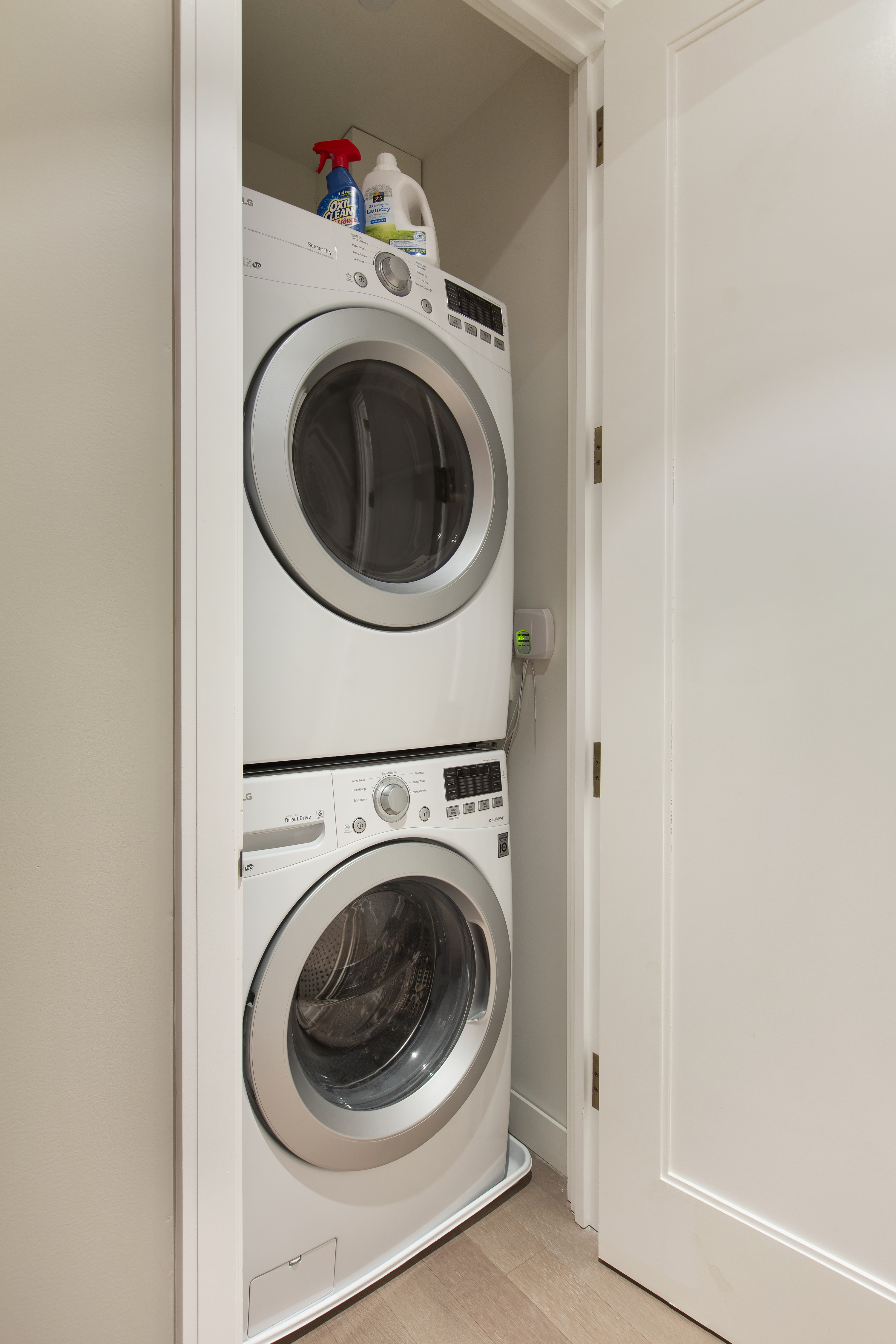 100 Barclay Street, Unit 14K Manhattan, NY 10007 - Photo 6 of 9 a utility room with dryer and washer