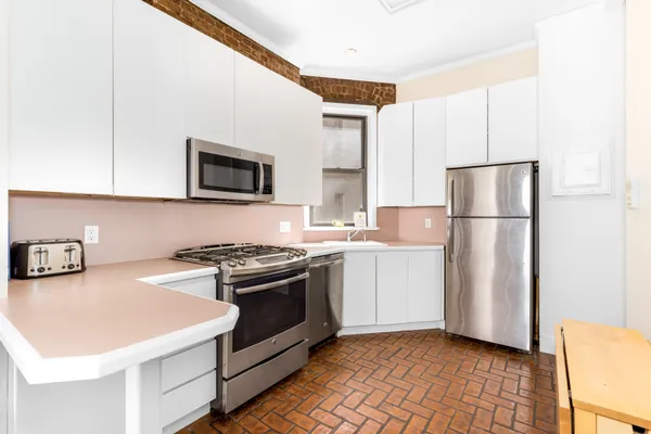 $675,000 | 313 East 56th Street, Unit 2C | Sutton Place