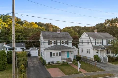 $789,000 | 814 Lynnfield Street, Lynnfield, MA 01940
