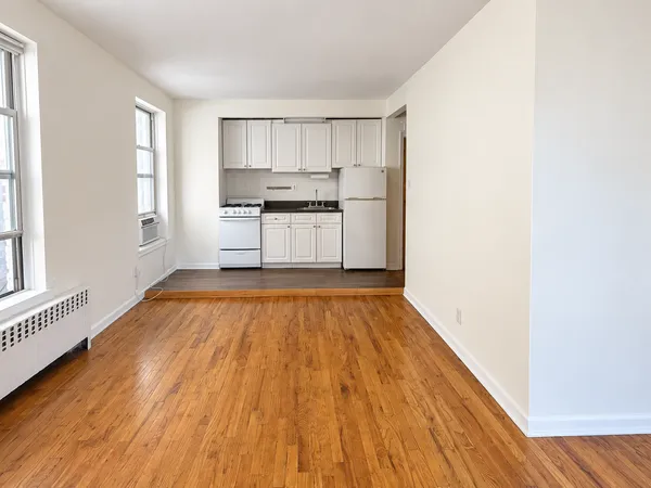 $3,750 | 304 West 10th Street, Unit 5C | West Village