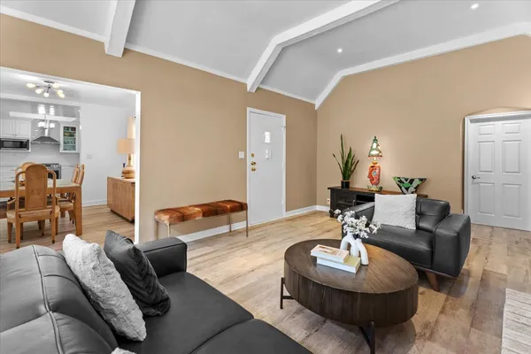 $1,999,000 | 14440 Valley Vista Boulevard, Sherman Oaks, CA 91423